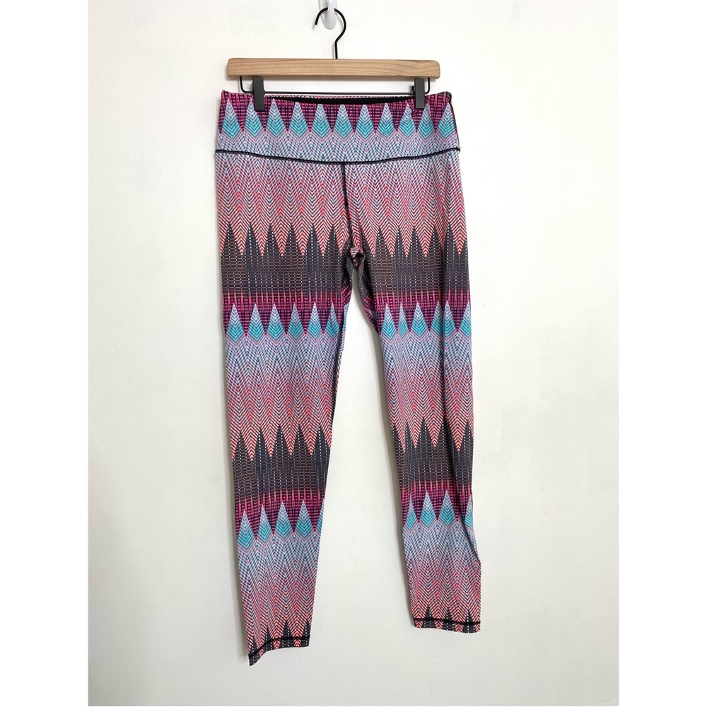 Victoria Secret VSX Sport Knockout Chevron Zig Zag Print 7/8 Leggings